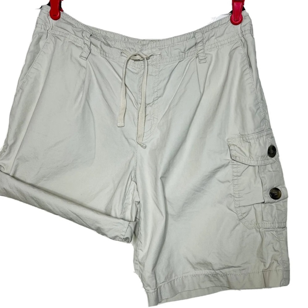Liz Claiborne Size 8 Beige Bermuda Shorts Roll Tab Hiking Walking Shorts